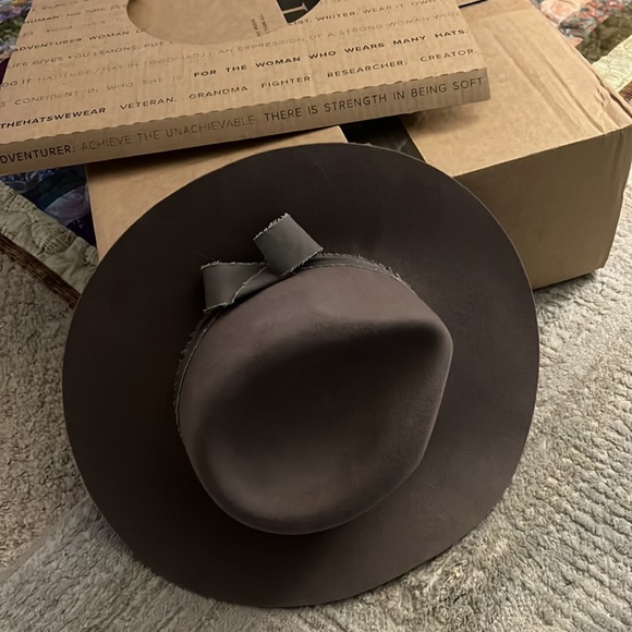 Hat size large. - Picture 2 of 3